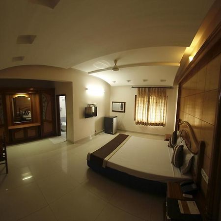Hotel Dolphin Jalandhar Eksteriør billede